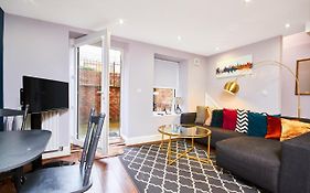 Newcastle Treasure - Sleeps 4 - Lower Ground Floor